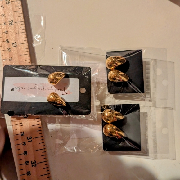 18k plated Gold Teardrop Earrings - Picture 7 of 7